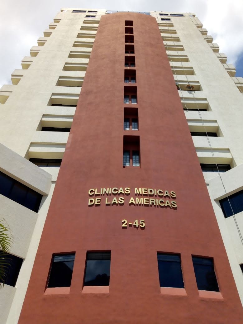Entrada del edificio / cómo encontrar la Clínica 1204